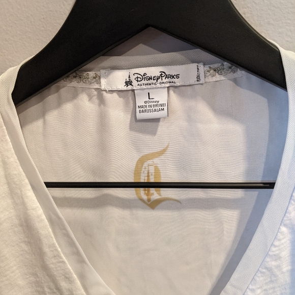 Disney parks women's L top - Picture 2 of 4